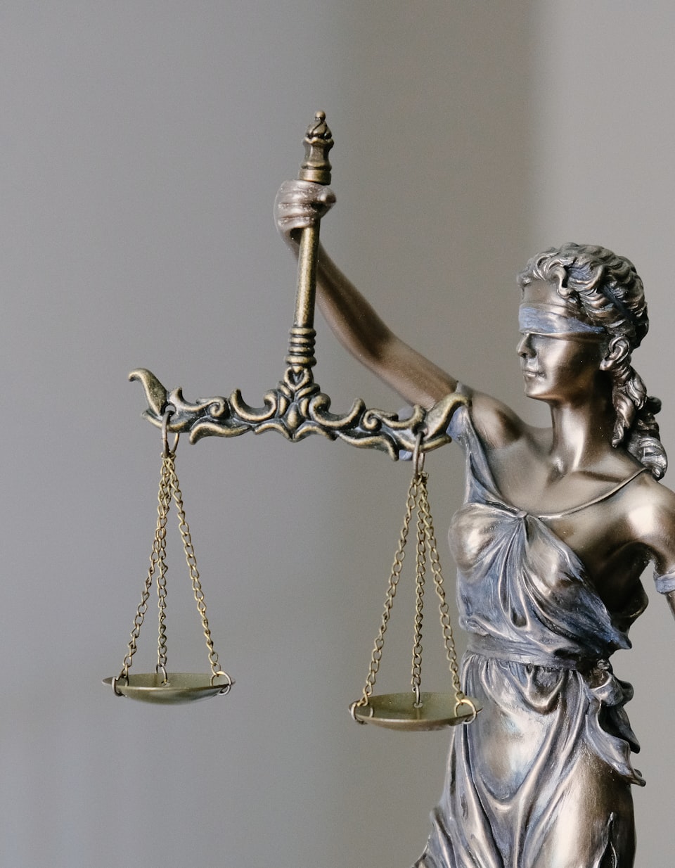 Statua della Giustizia con la bilancia